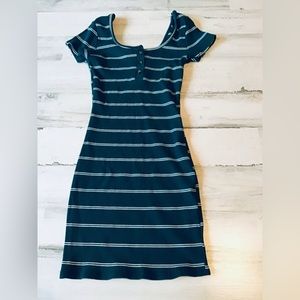 Full Tilt Green White Striped Stretchy Off The Shoulder Sleeves